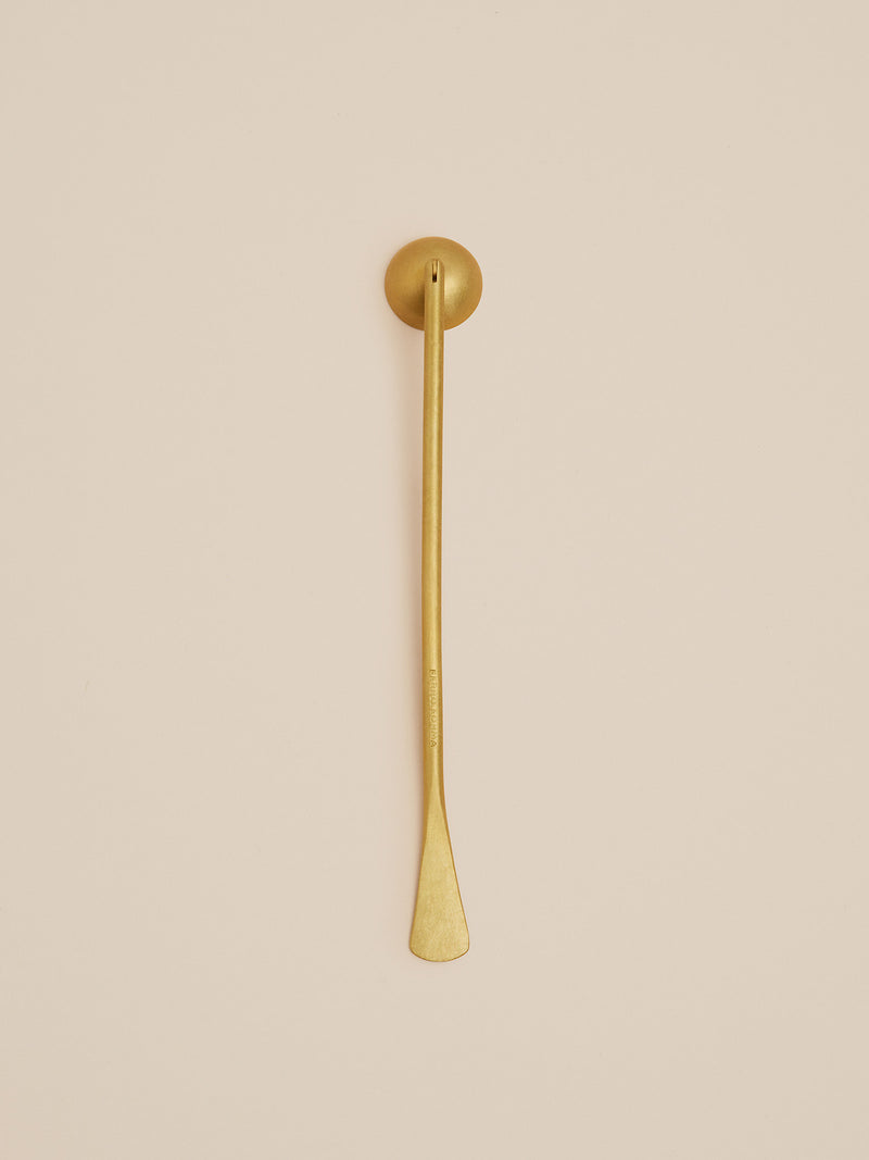 Minimalist brass snuffer with paddle-style tip by Ferro Forma, designed for safe candle extinguishing with slow, reverent ritual.